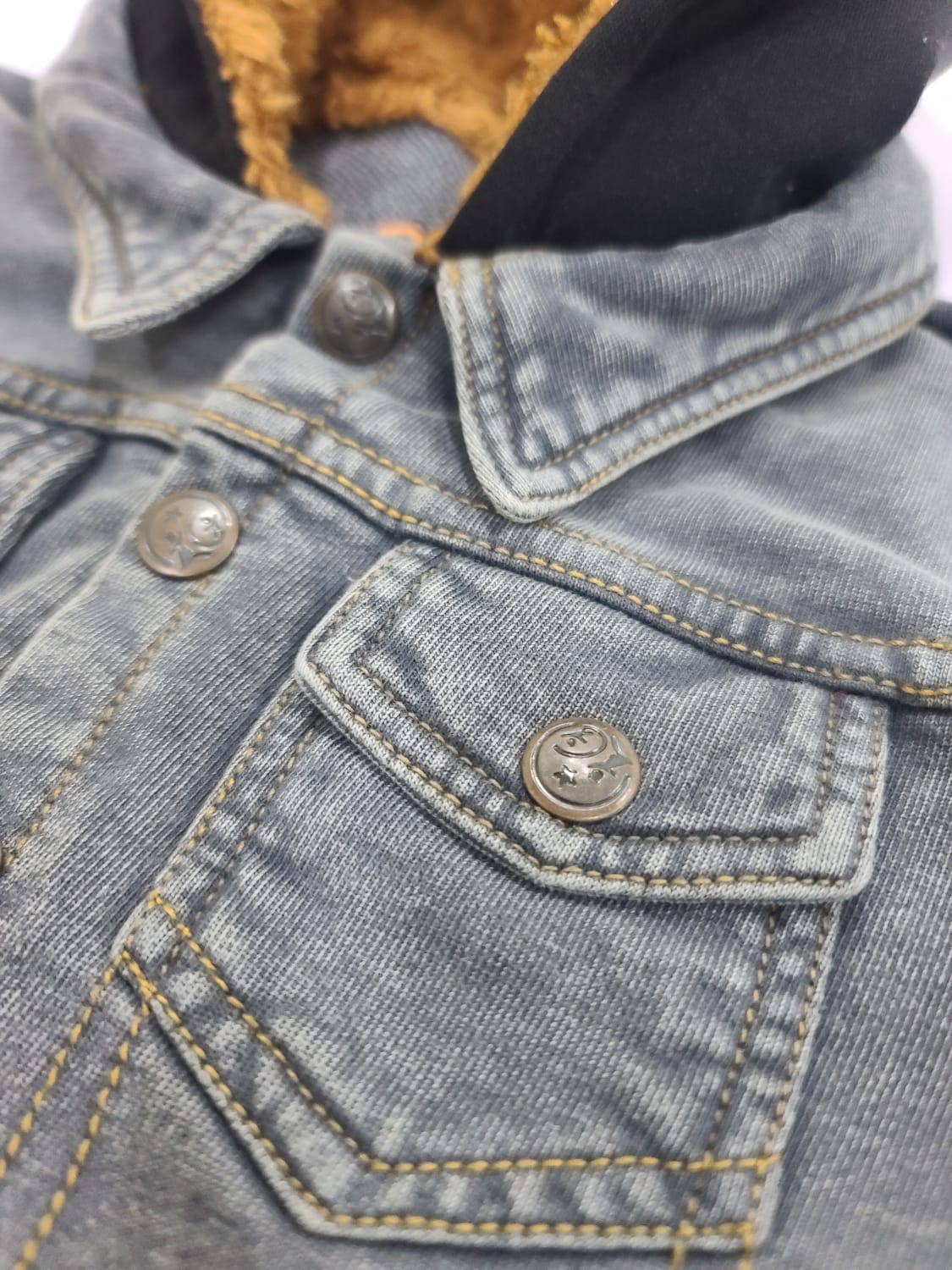 Denim look on knitted fabric